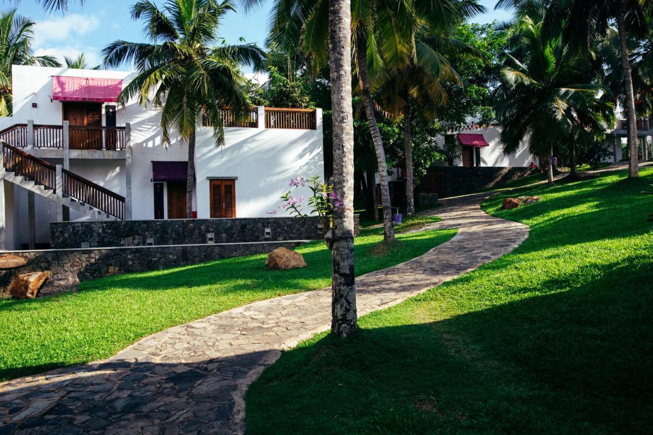 Utmt - Underneath The Mango Tree Spa & Beach Resort ديكويلاّ تين المظهر الخارجي الصورة